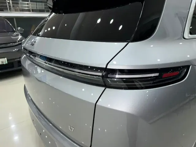 Li Auto L7 — Фото автомобиля 17