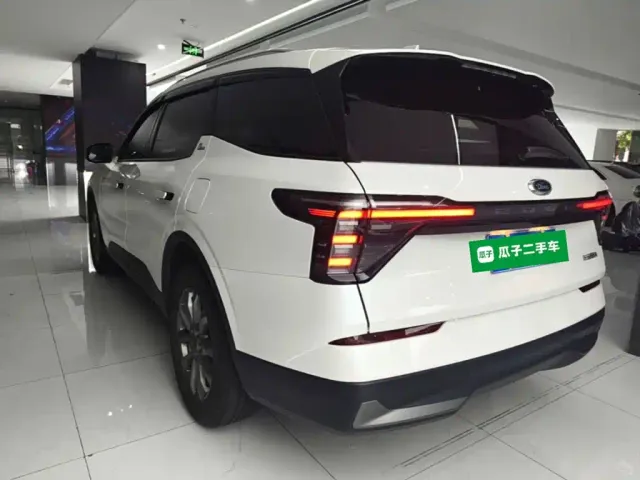 Ford Edge — Фото автомобиля 4