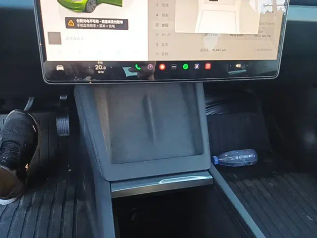 Tesla Model 3 — Фото автомобиля 13