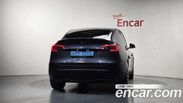 Tesla Model Y — Фото автомобиля 4