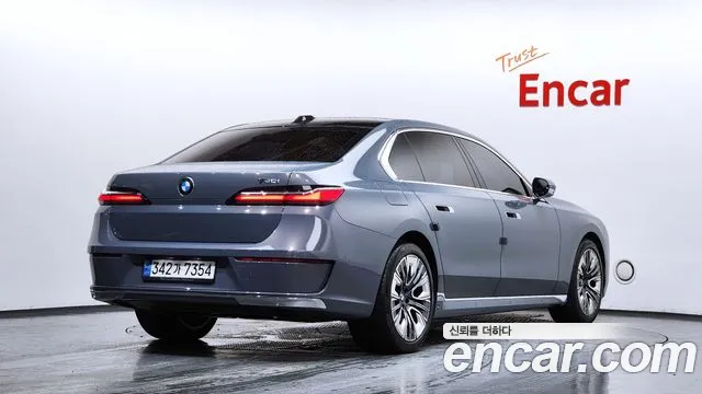 Фотография автомобиля — BMW 7-Series