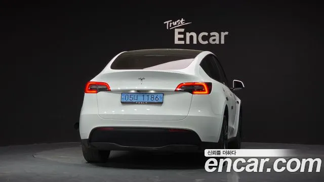 Tesla Model Y — Фото автомобиля 4