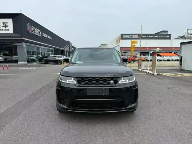Land Rover Range Rover Sport 2022 3.0 L6 Gloss Black Edition — Фото автомобиля 2