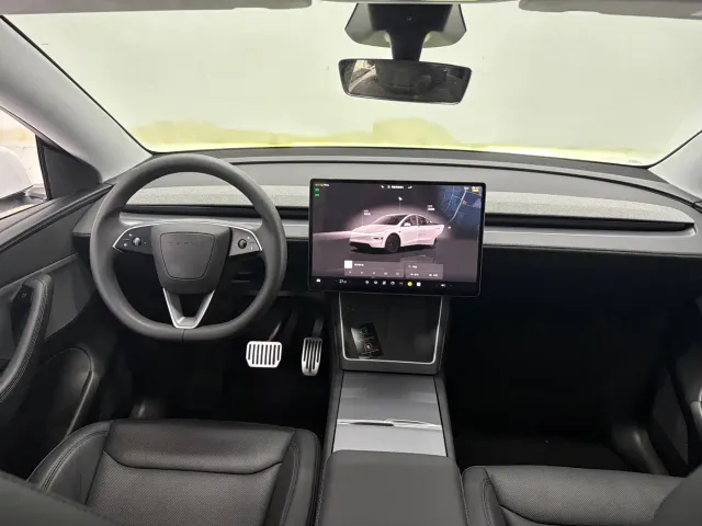 Tesla Model Y — Фото автомобиля 11