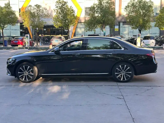 Mercedes-Benz E-Class — Фото автомобиля 12