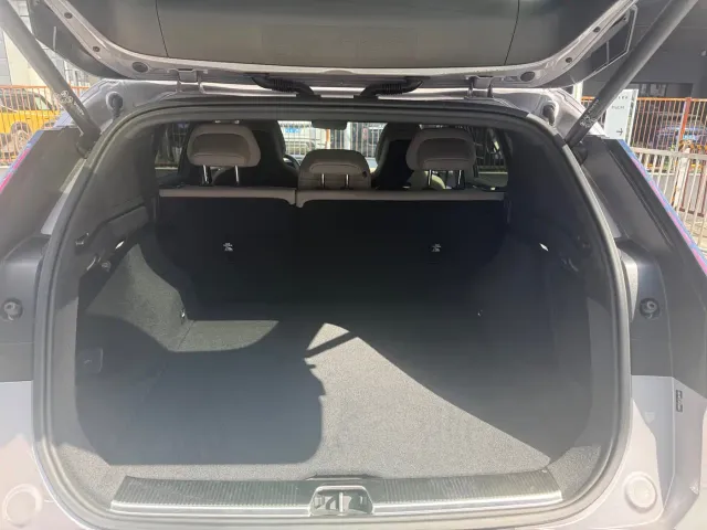 Volvo XC70 Plug-in Hybrid — Фото автомобиля 12