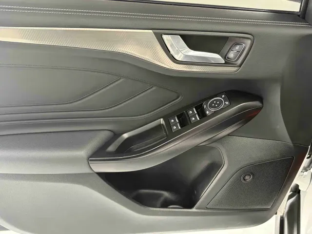 Ford Focus — Фото автомобиля 10