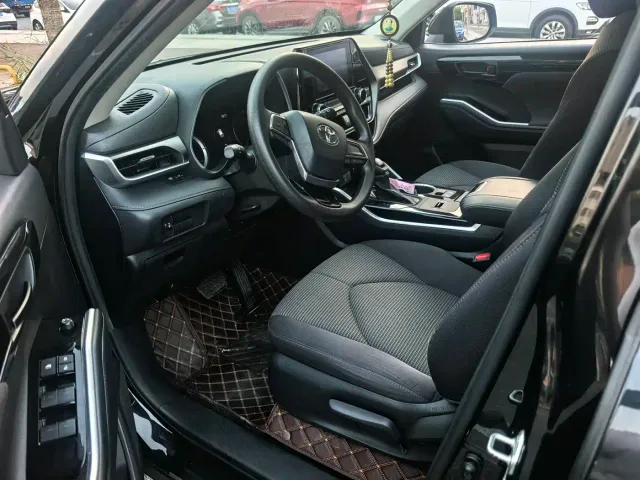 Toyota Highlander — Фото автомобиля 11