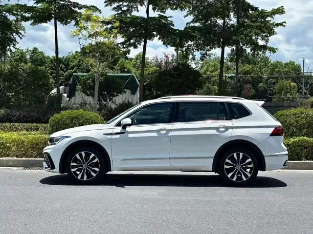 Volkswagen Tiguan L — Фото автомобиля 3