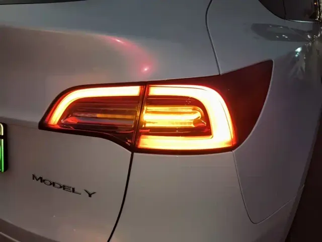 Tesla Model Y — Фото автомобиля 7