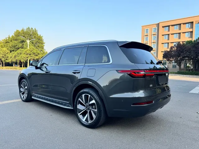 Li Auto ONE — Фото автомобиля 8