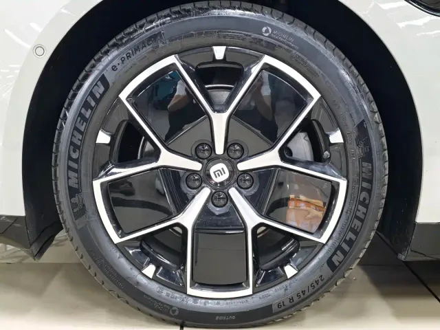 Xiaomi SU7 — Фото автомобиля 25