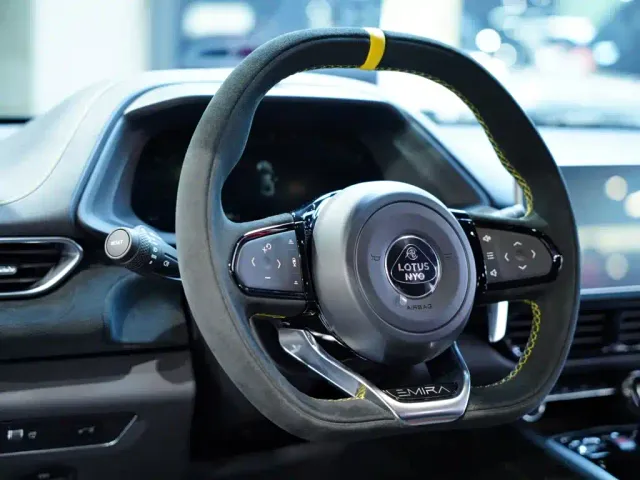 Lotus Emira — Фото автомобиля 24