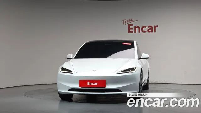 Tesla Model 3 — Фото автомобиля 3