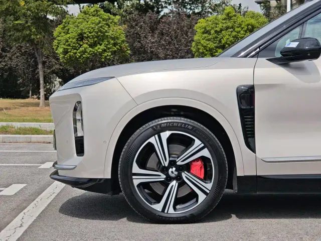 Nio ES8 — Фото автомобиля 7