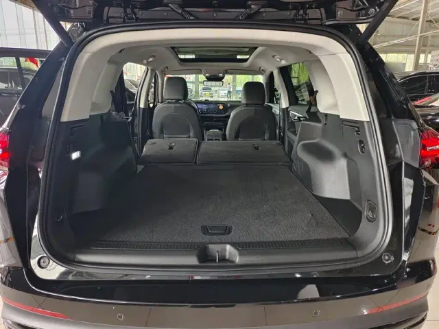 Buick Envision Plus 2025 Enclave Plus 28T 2WD Platinum Edition — Фото автомобиля 17
