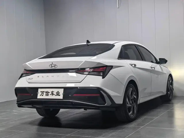 Hyundai Elantra — Фото автомобиля 5