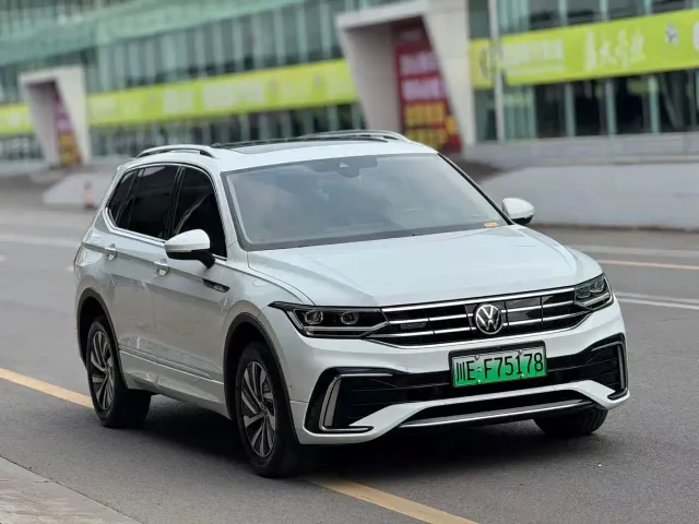 Volkswagen Tiguan L PHEV — Фото автомобиля 3