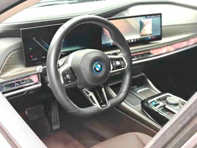 BMW i7 — Фото автомобиля 5