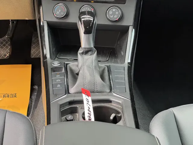 Volkswagen Passat — Фото автомобиля 12