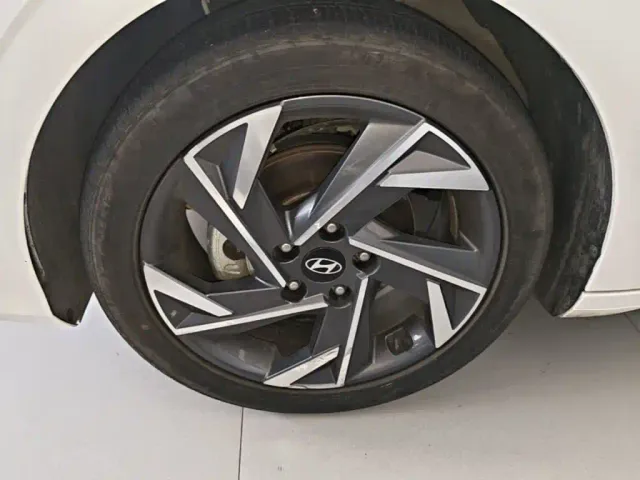 Hyundai Elantra — Фото автомобиля 22