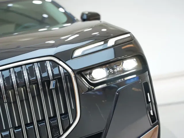 BMW BMW i7 2023 eDrive50L Leading M Sport Package — Фото автомобиля 7