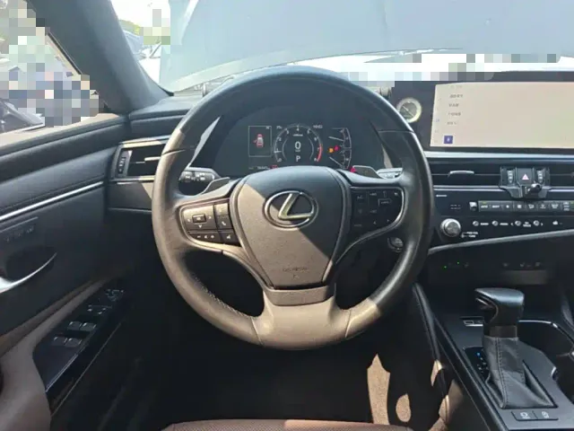 Lexus ES — Фото автомобиля 10