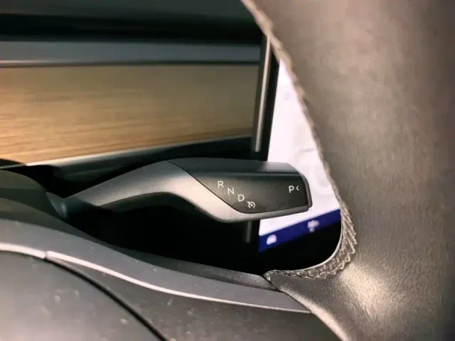 Tesla Model Y — Фото автомобиля 13