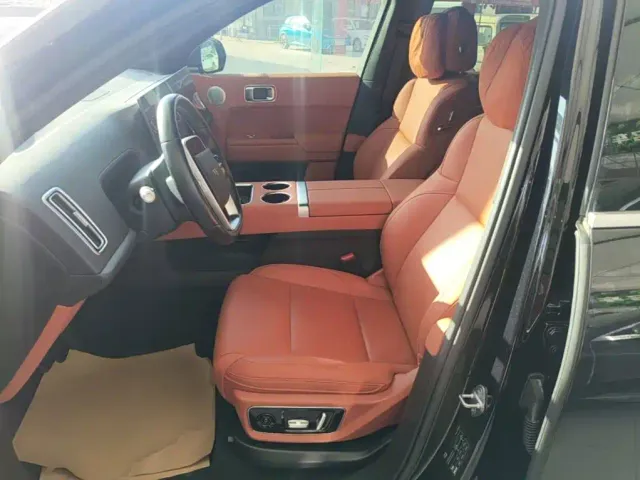 Li Auto L7 — Фото автомобиля 14