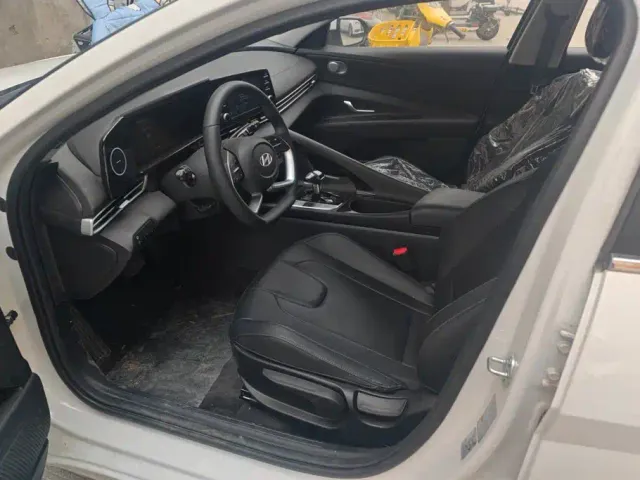 Hyundai Elantra — Фото автомобиля 9