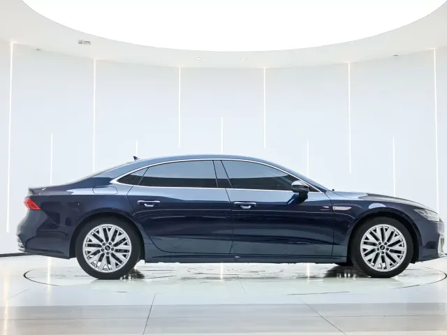 Audi A7L — Фото автомобиля 8