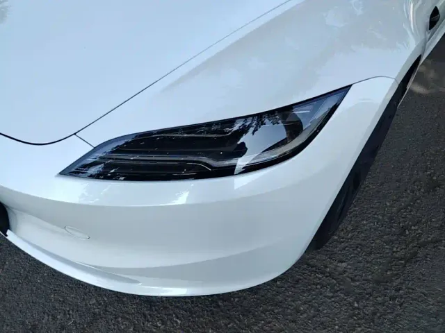 Tesla Model 3 — Фото автомобиля 23