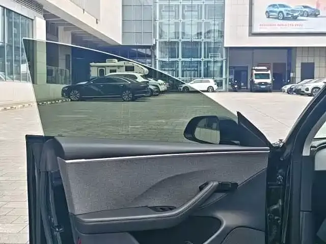 Tesla Model 3 — Фото автомобиля 5