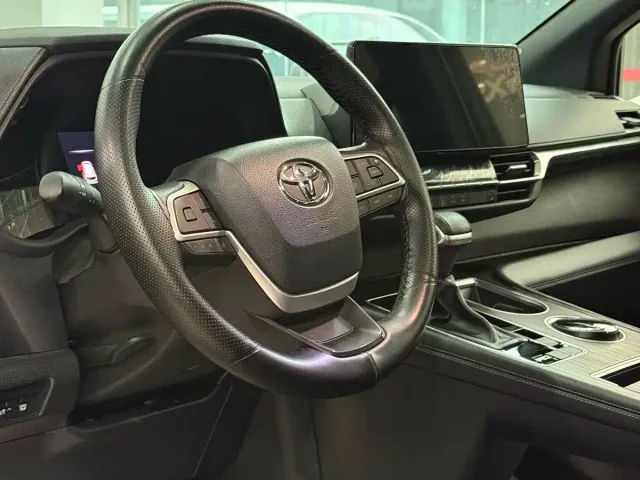 Toyota Sienna — Фото автомобиля 7