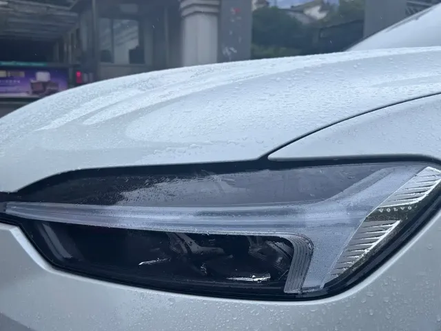 Volvo XC60 — Фото автомобиля 7