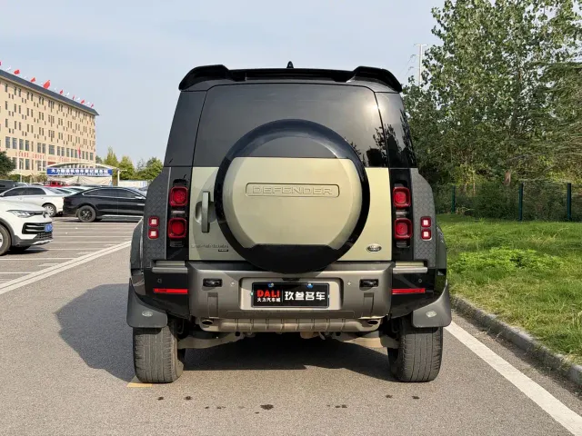 Land Rover Defender — Фото автомобиля 4