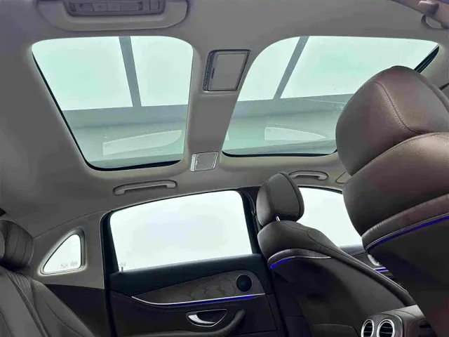 Mercedes-Benz E-Class — Фото автомобиля 21