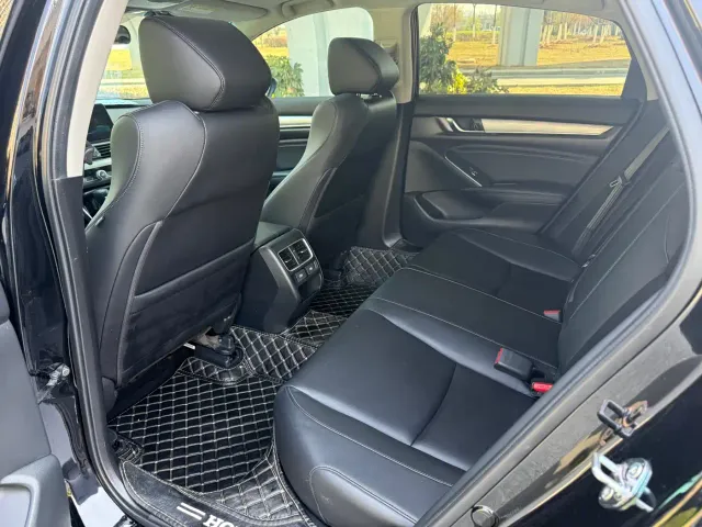 Honda Accord — Фото автомобиля 12