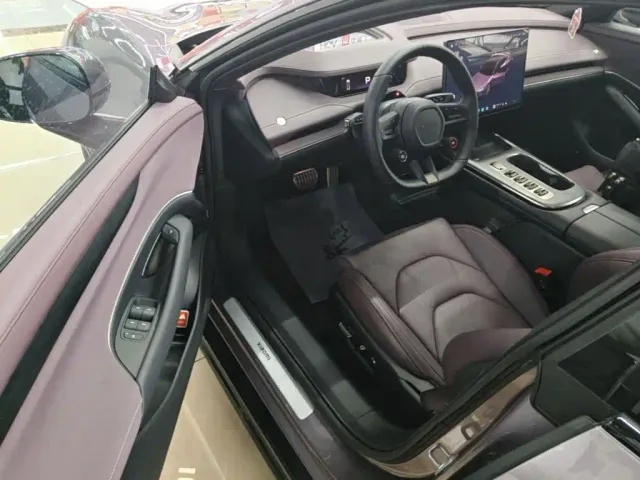 Xiaomi SU7 — Фото автомобиля 15
