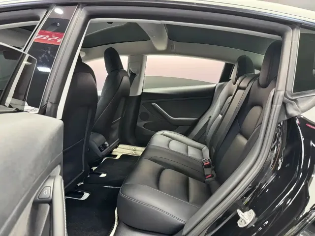 Tesla Model 3 — Фото автомобиля 5