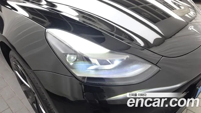 Tesla Model 3 — Фото автомобиля 7