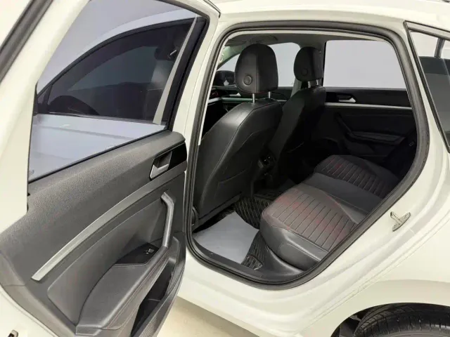 Volkswagen Lavida — Фото автомобиля 15