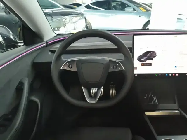 Tesla Model 3 — Фото автомобиля 6