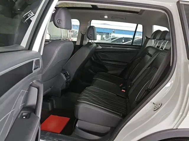Volkswagen Tiguan L — Фото автомобиля 16