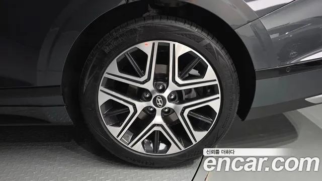 Hyundai Grandeur Grandeur (GN7) 2.5 Бензин 2WD — Фото автомобиля 19