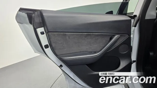 Tesla Model Y — Фото автомобиля 14