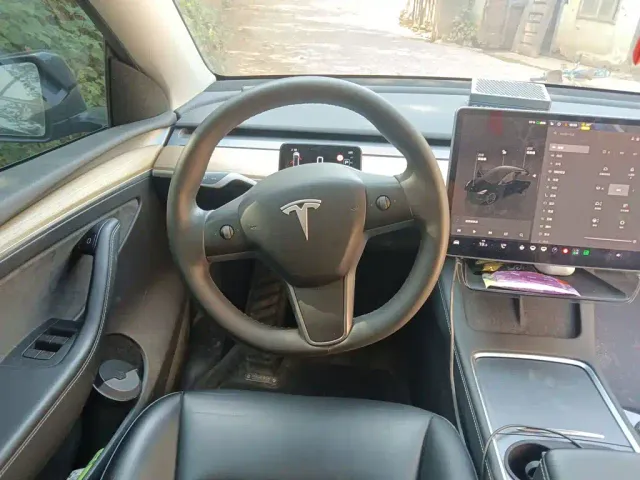 Tesla Model Y — Фото автомобиля 6