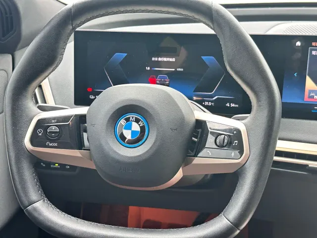 BMW iX — Фото автомобиля 12
