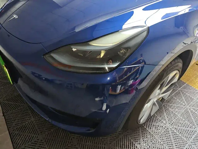 Tesla Model Y — Фото автомобиля 23