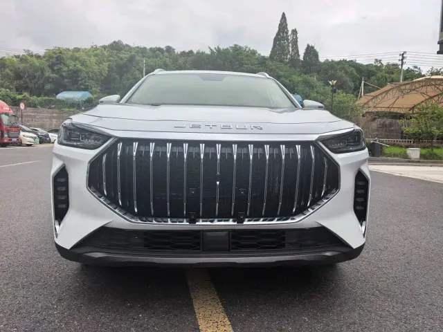 Jetour X70 Plus — Фото автомобиля 2